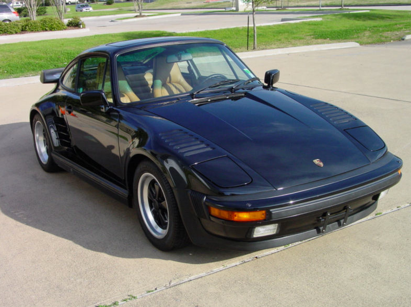 Illustration for article titled A brief comparison of the classic 911 and e30 platforms